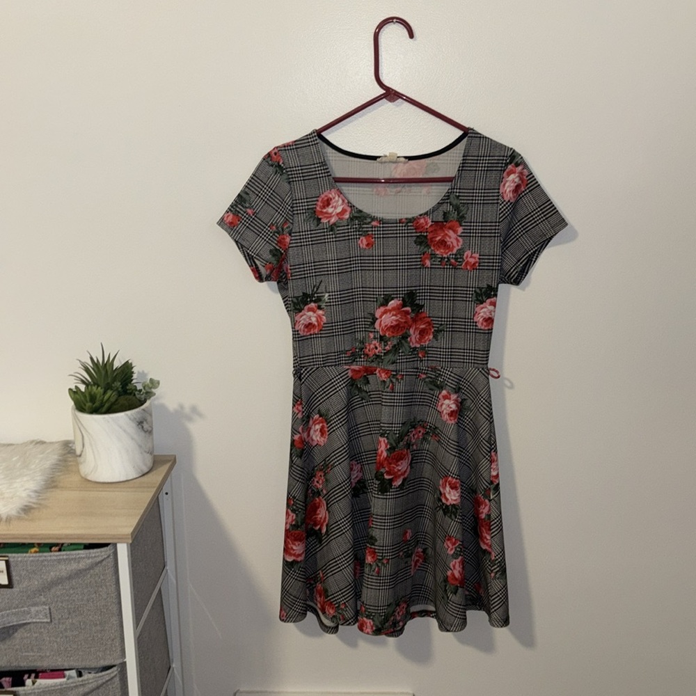 Plaid Floral Spring Dress - Junior Size Large 💕